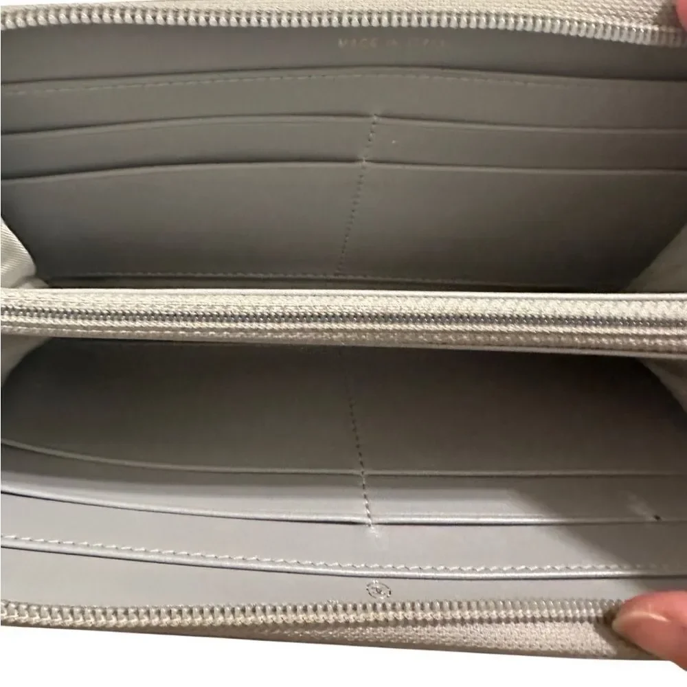 Chanel Gray Quilted Leather Wallet with Gold Clasp - Picture 6 of 10